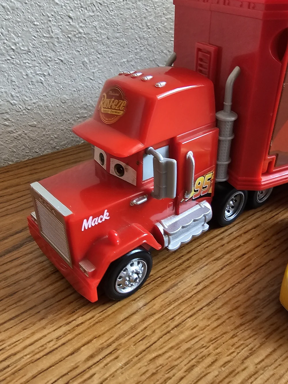 Cars Mack Hauler Truck Playset & Cruz Ramirez Disney Opens Converts 2018